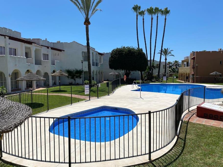 Apartamentos Rio Marinas 15 Playazo Beach ネルハ エクステリア 写真